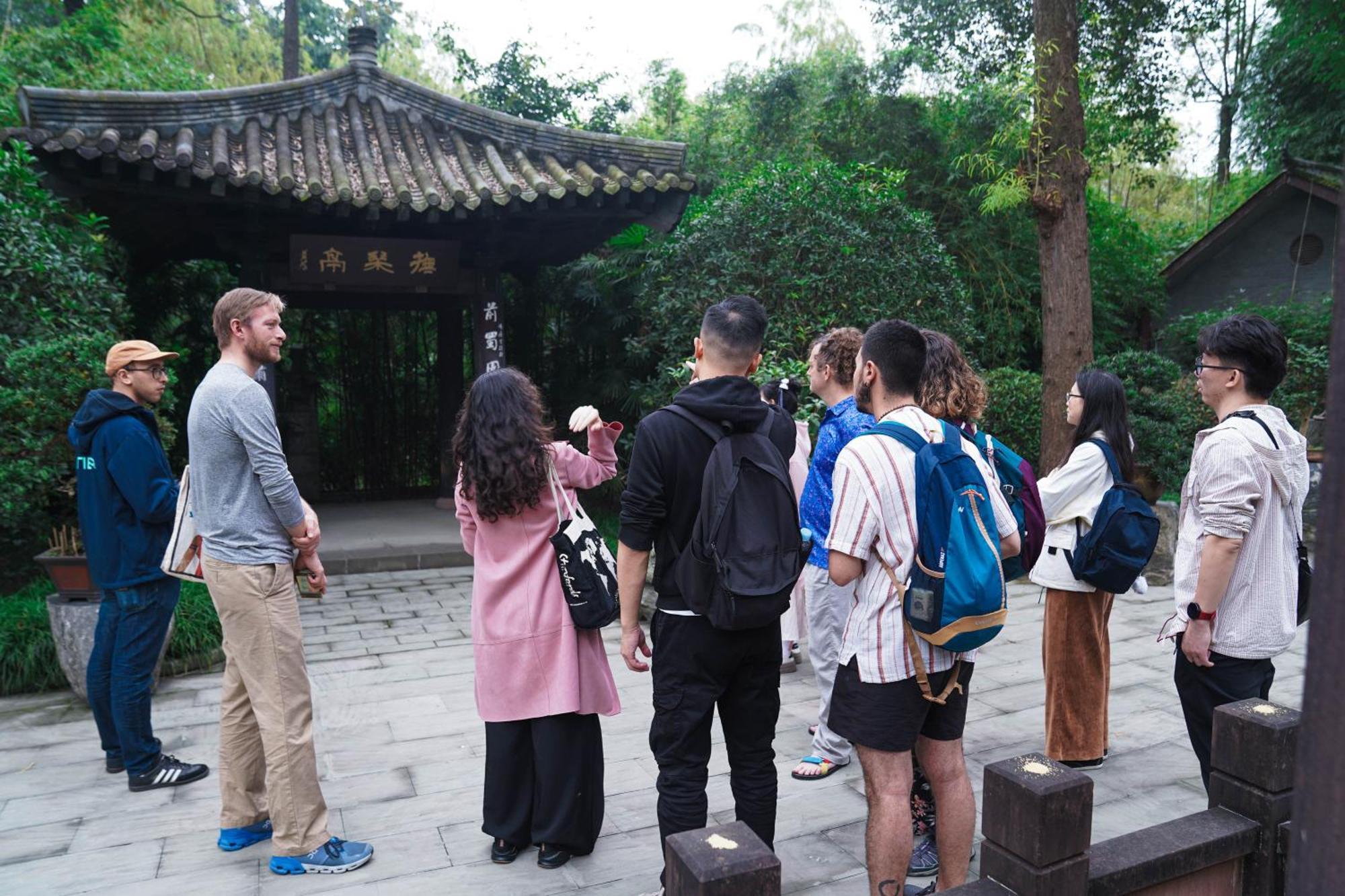 Chengdu Mix Hostel Courtyard Poshpacker Exteriör bild